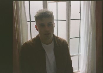 Sam Fender Vs. The World