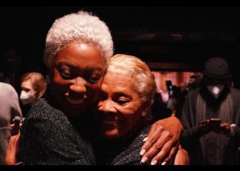 Dionne Warwick Joins ‘SNL’s ‘The Dionne Warwick Talk Show’