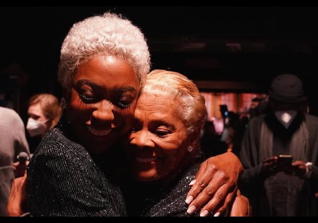 Dionne Warwick Joins ‘SNL’s ‘The Dionne Warwick Talk Show’