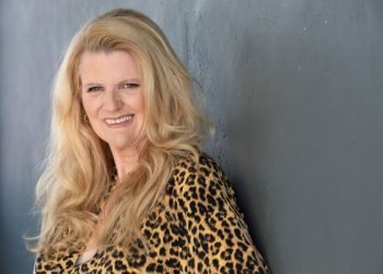 Gina Zollman’s Latest Singles “Where I Begin” and “Heartstrings” Make Waves in Adult Contemporary Music