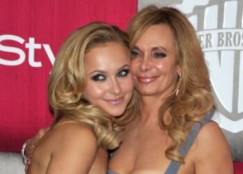 Hayden Panettieres Estranged Mom Gave Ultimatum About Toxic Brian Hickerson Relationship