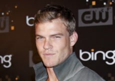 Why Reachers Alan Ritchson Wasnt In The Aquaman Pilot After Playing The Hero On Smallville – TVLine