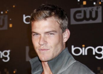 Why Reachers Alan Ritchson Wasnt In The Aquaman Pilot After Playing The Hero On Smallville – TVLine