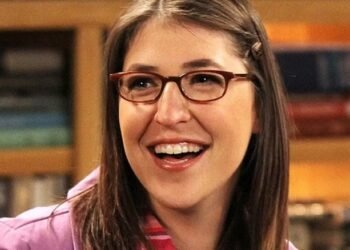 The Big Bang Theory Actors Mayim Bialik Is Still Close To Years After The Show Ended – TVLine