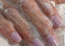 Autumns First Trending Manicure Is Here, and Its Undeniably Chic Autumns First Trending Manicure Is Here, and Its Undeniably Chic