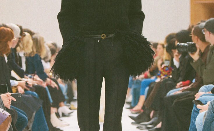 Instead of Ballet Flats, This Is the Flat Shoe Trend Everyone Will Style With Jeans This Fall