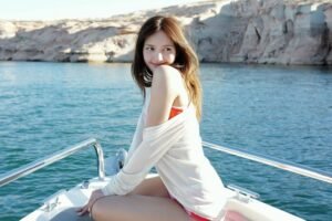 LISAs Red Rock Therapy Caption Quietly Reframes What A-List Rest Looks Like