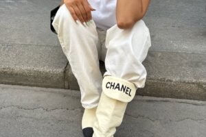 7 Ways Parisian It Girls Are Updating Their Jeans Outfits For Autumn