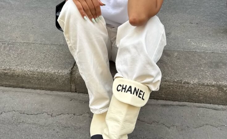 7 Ways Parisian It Girls Are Updating Their Jeans Outfits For Autumn