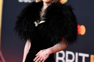 Kelly Osbourne Addresses Weight Loss After Dad Ozzys Death, Admits to Wearing Wig to Hide Frame