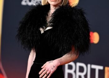 Kelly Osbourne Addresses Weight Loss After Dad Ozzys Death, Admits to Wearing Wig to Hide Frame