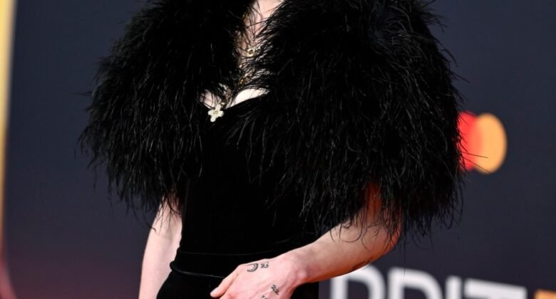 Kelly Osbourne Addresses Weight Loss After Dad Ozzys Death, Admits to Wearing Wig to Hide Frame