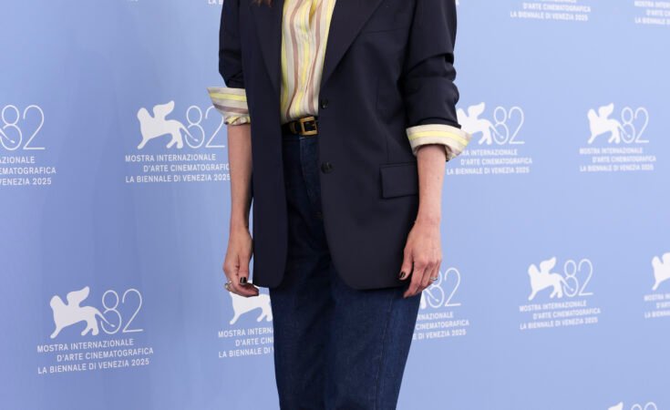 Its True—Julia Roberts Has Followed These Fashion Trends Since the 90s