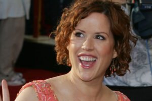 30 Years Ago, Molly Ringwald Starred In A Sitcom Bomb With An Amazing Cast – TVLine