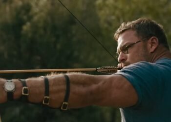 Alan Ritchsons Hawkeye-Style Movie Is Netflixs No. 1 on Streaming Now