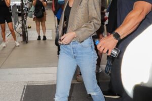 The Chicest People I Know Are Already Styling Cropped Jeans With This Elegant Autumn Shoe Trend