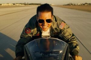 Tom Cruise & Zack Snyder Have a Similar Take on AI in Movies Tom Cruise & Zack Snyder Have a Similar Take on AI in Movies